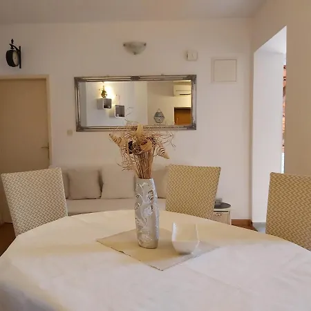 Vanja דירה אומיס